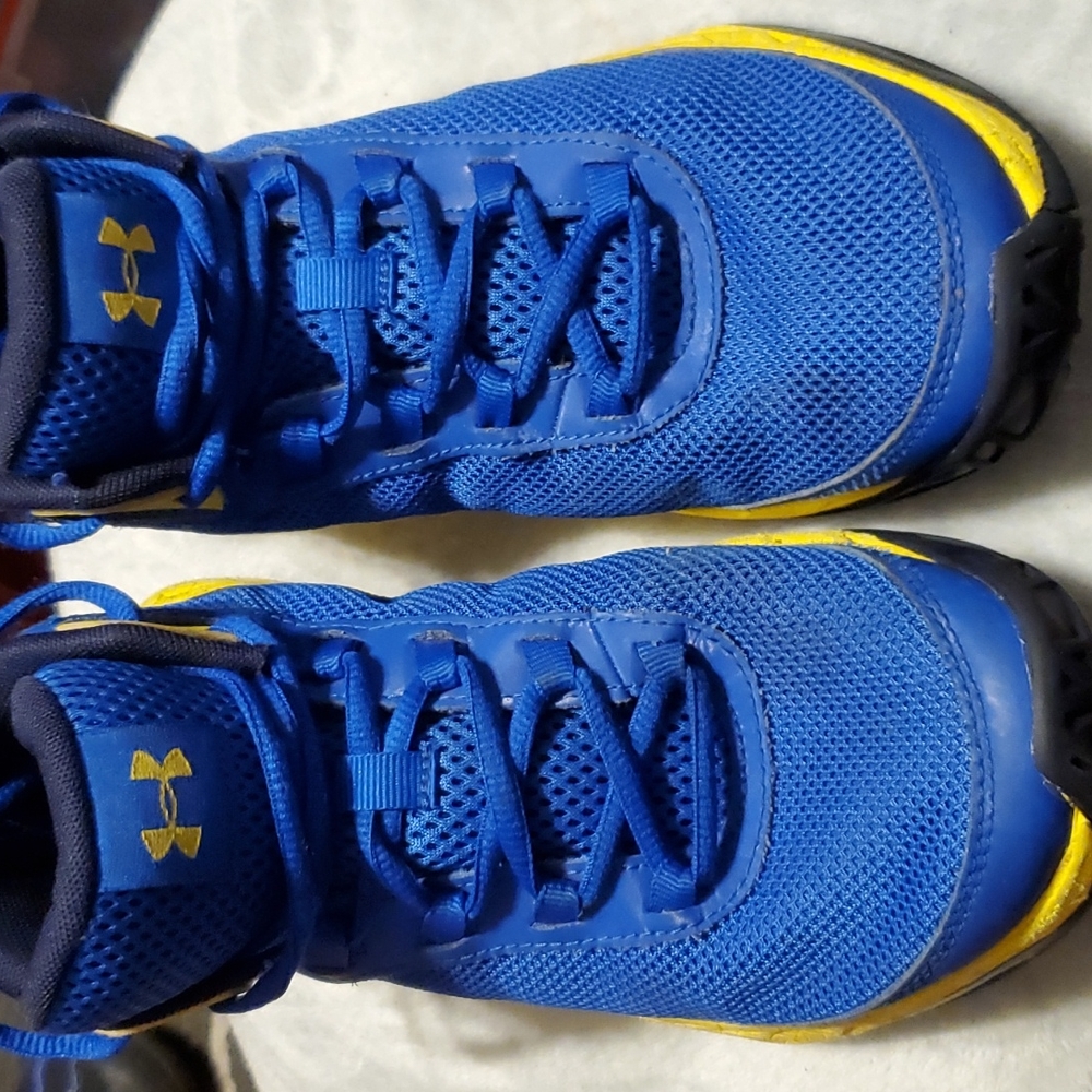 Basketball sneakers